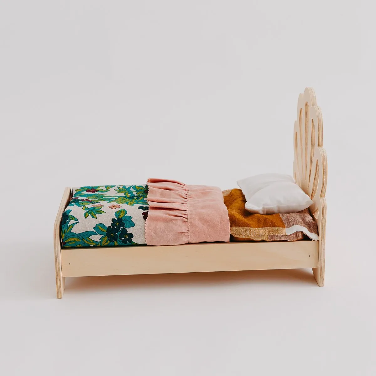 Shell Dolls Bed